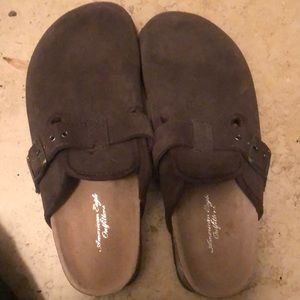 American Eagle Slip On Clogs